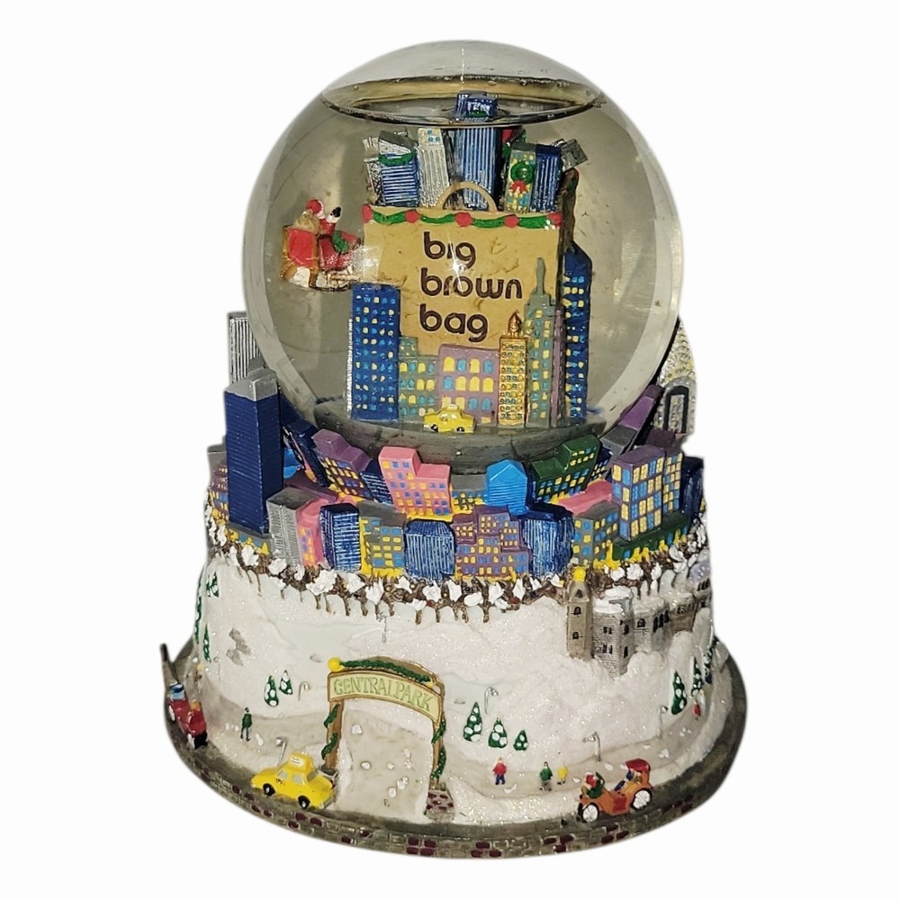 Bloomingdale's Big NYC Christmas Snow Globe Musical Central Park Works - Picture 4 of 6